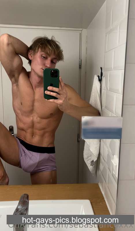 Sebastian : Hot muscular Gay Teen Porn